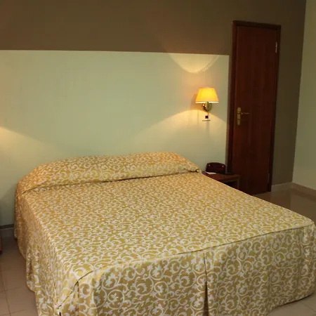 Hotel Plaza 3*