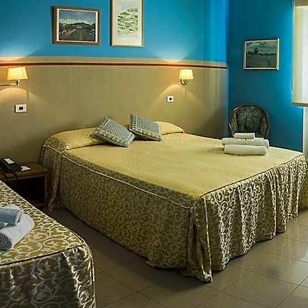 فندق Plaza 3*