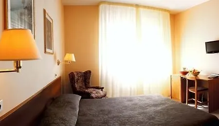Hotel Plaza 3*